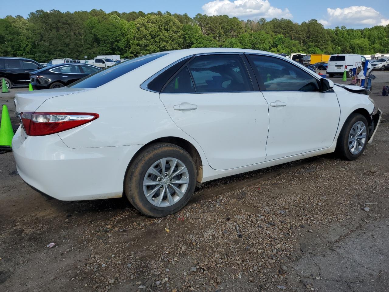 2016 Toyota Camry Le - Фото 3