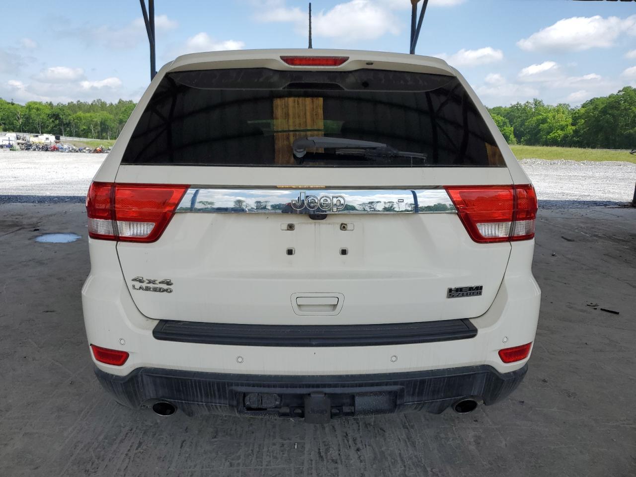 2011 Jeep Grand Cherokee Laredo - Image 6