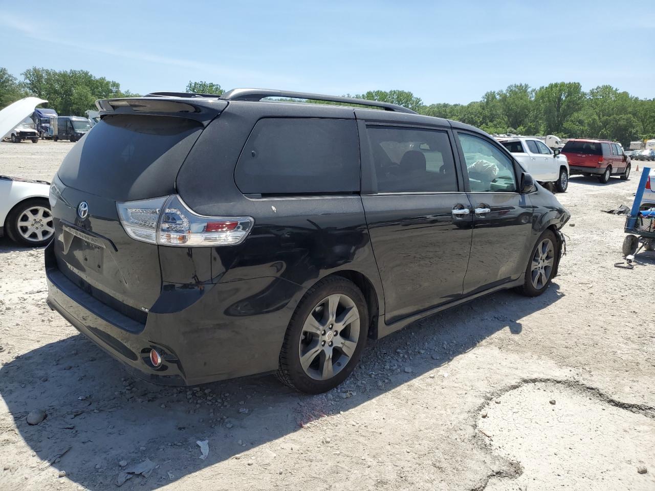2015 Toyota Sienna Sport - Фото 3