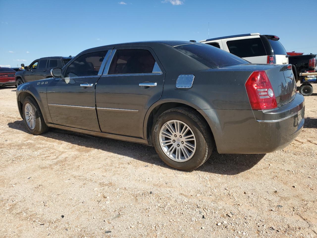 2010 Chrysler 300 Touring - Image 2