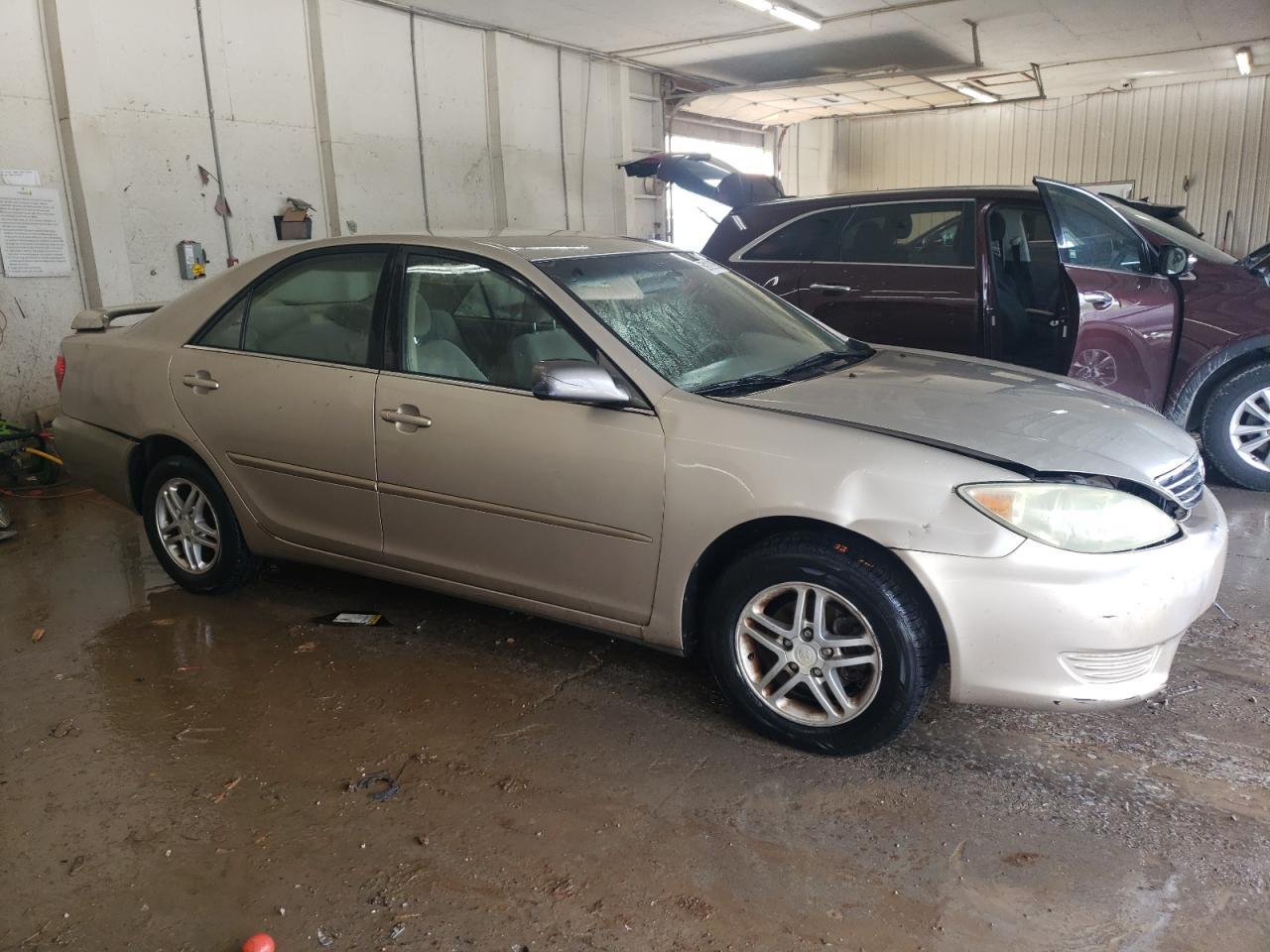 2005 Toyota Camry Le - Image 4