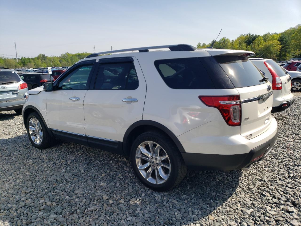 2015 Ford Explorer Xlt - Image 2