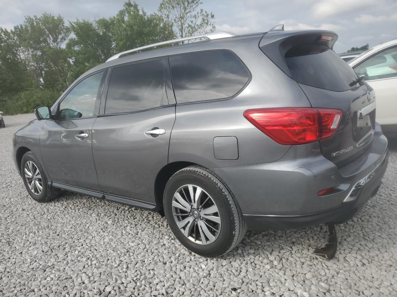 2019 Nissan Pathfinder S - Фото 2