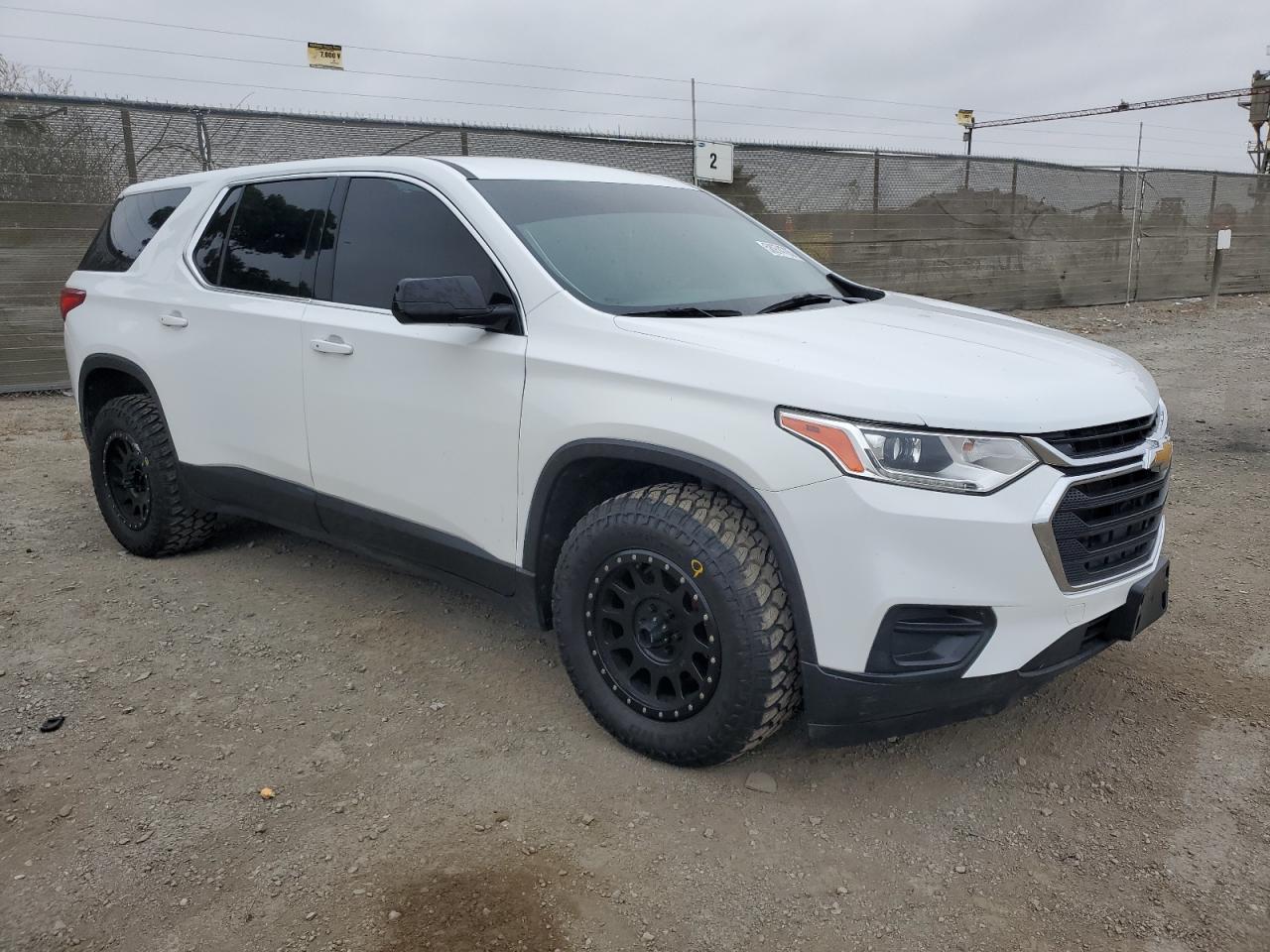2020 Chev Traverse Ls - Фото 4