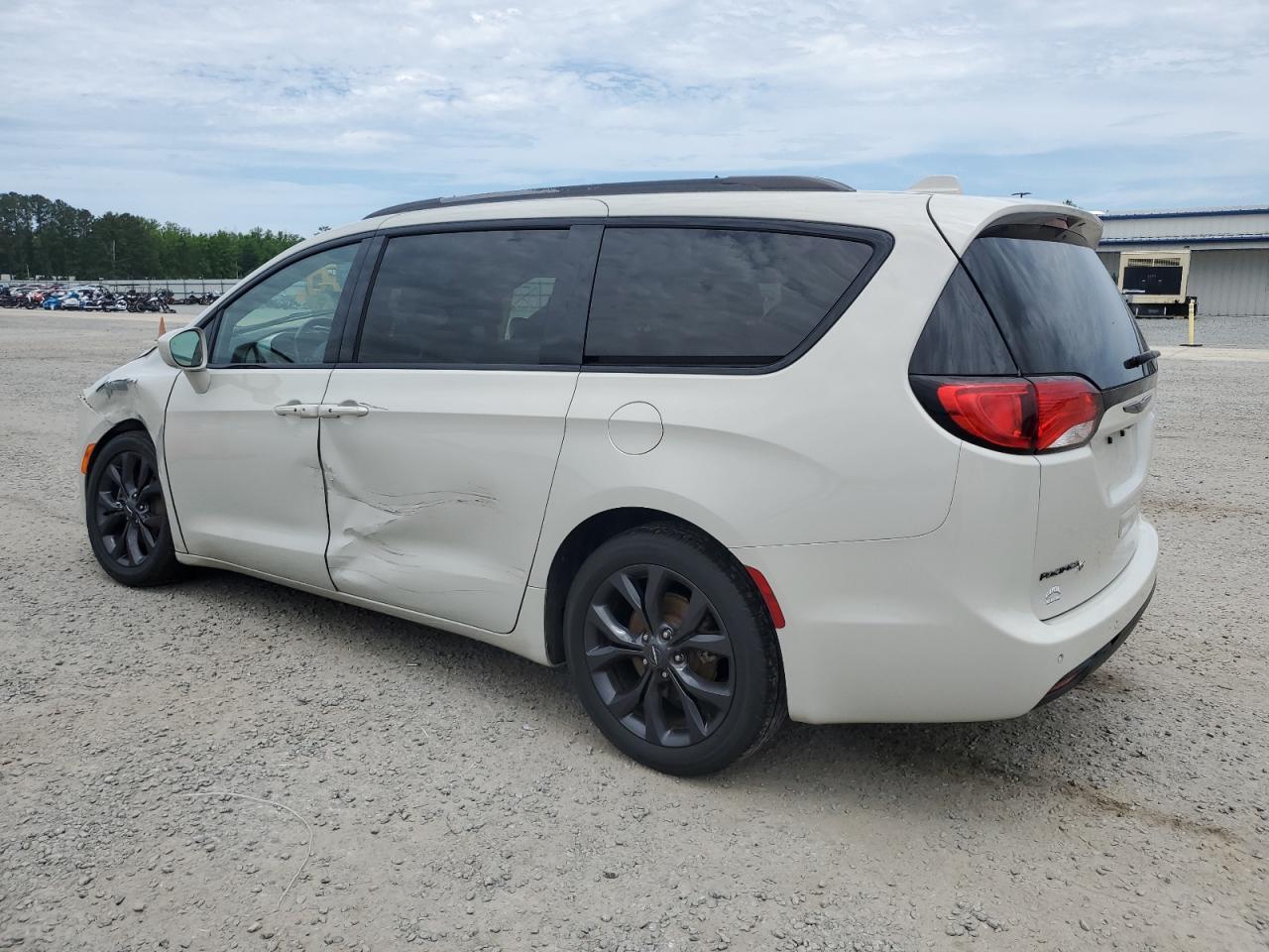 2020 Chrysler Pacifica Touring L - Image 2