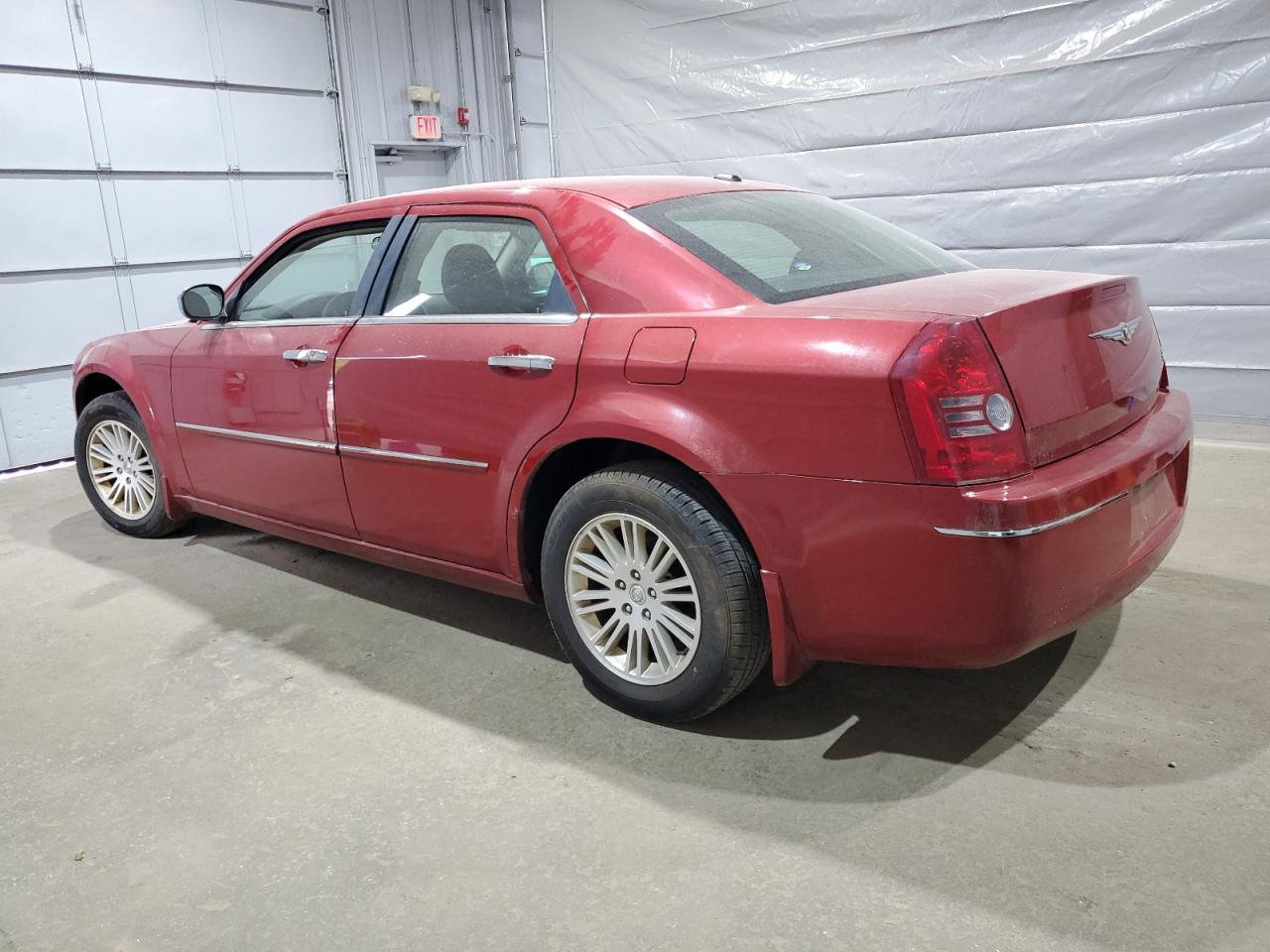 2010 Chrysler 300 Touring - Фото 2