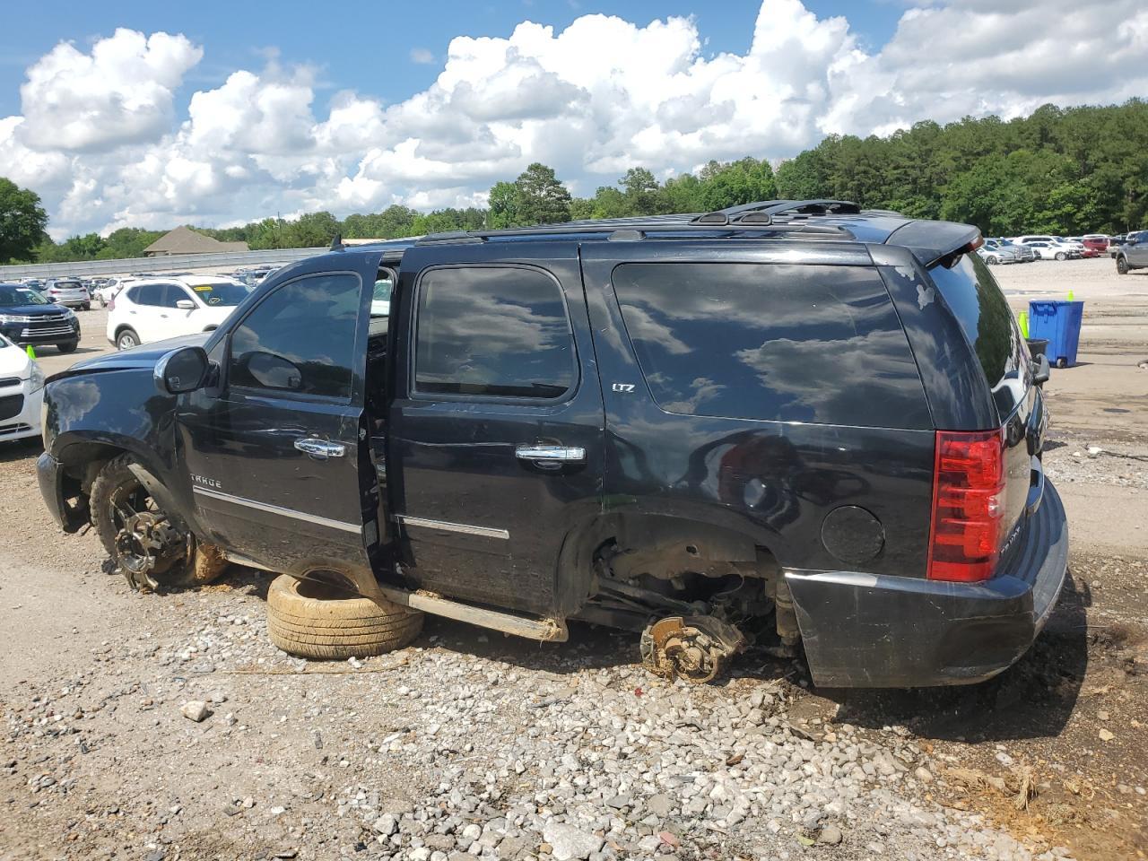 2011 Chevrolet Tahoe C1500 Ltz - Image 2