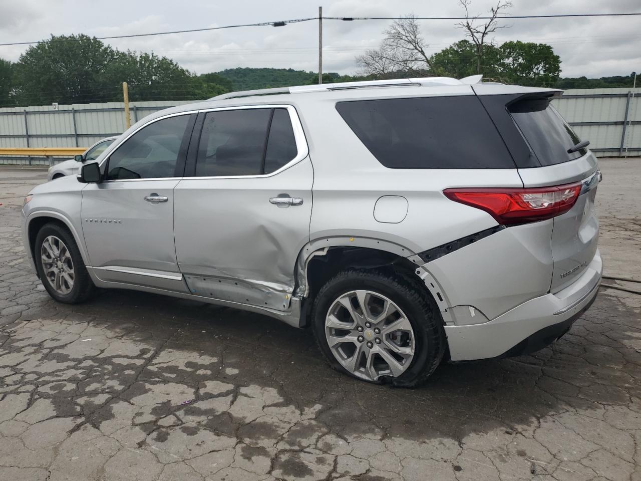 2018 Chevrolet Traverse Premier - Фото 2