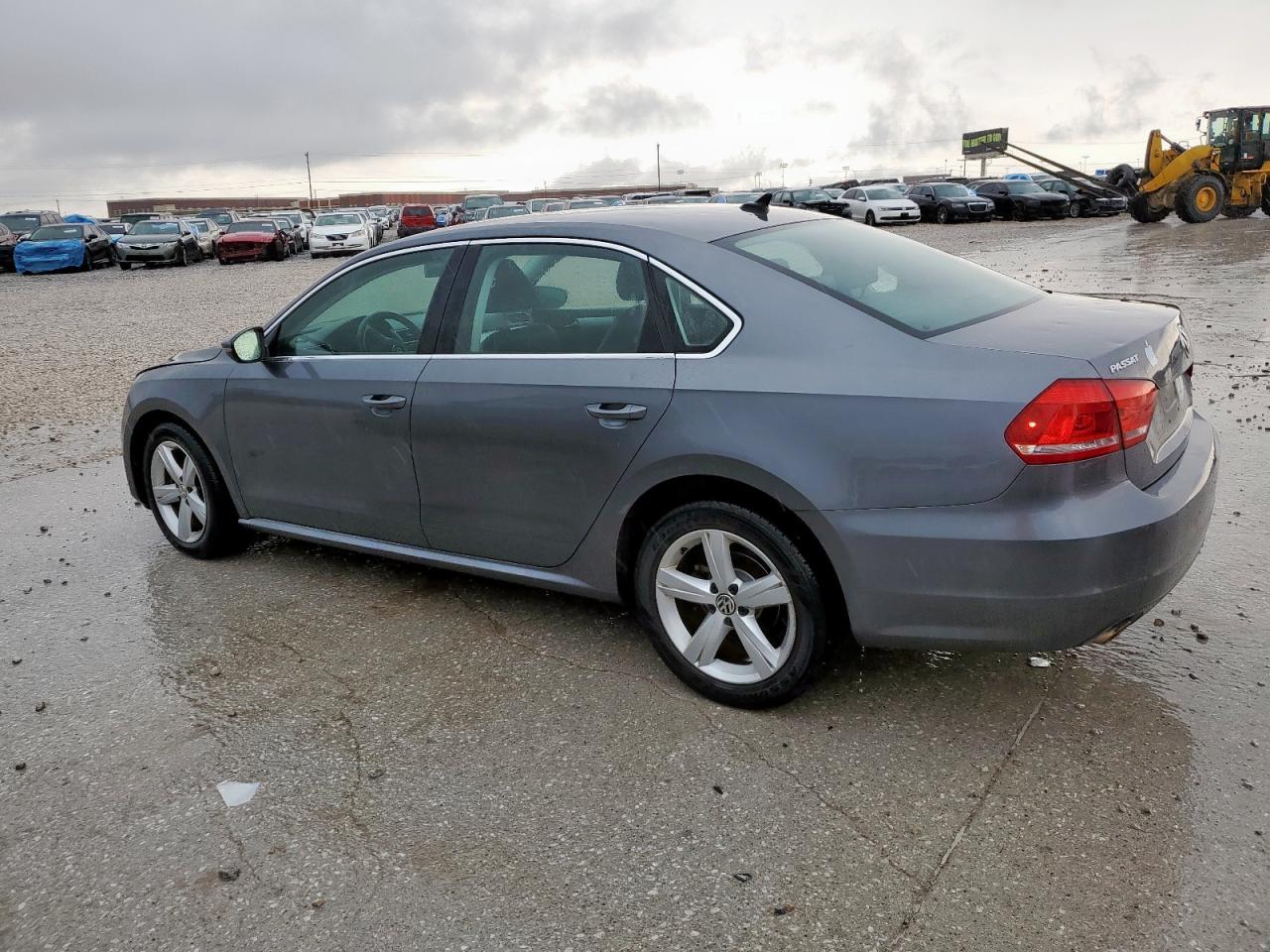 2012 Volkswagen Passat Se - Image 2
