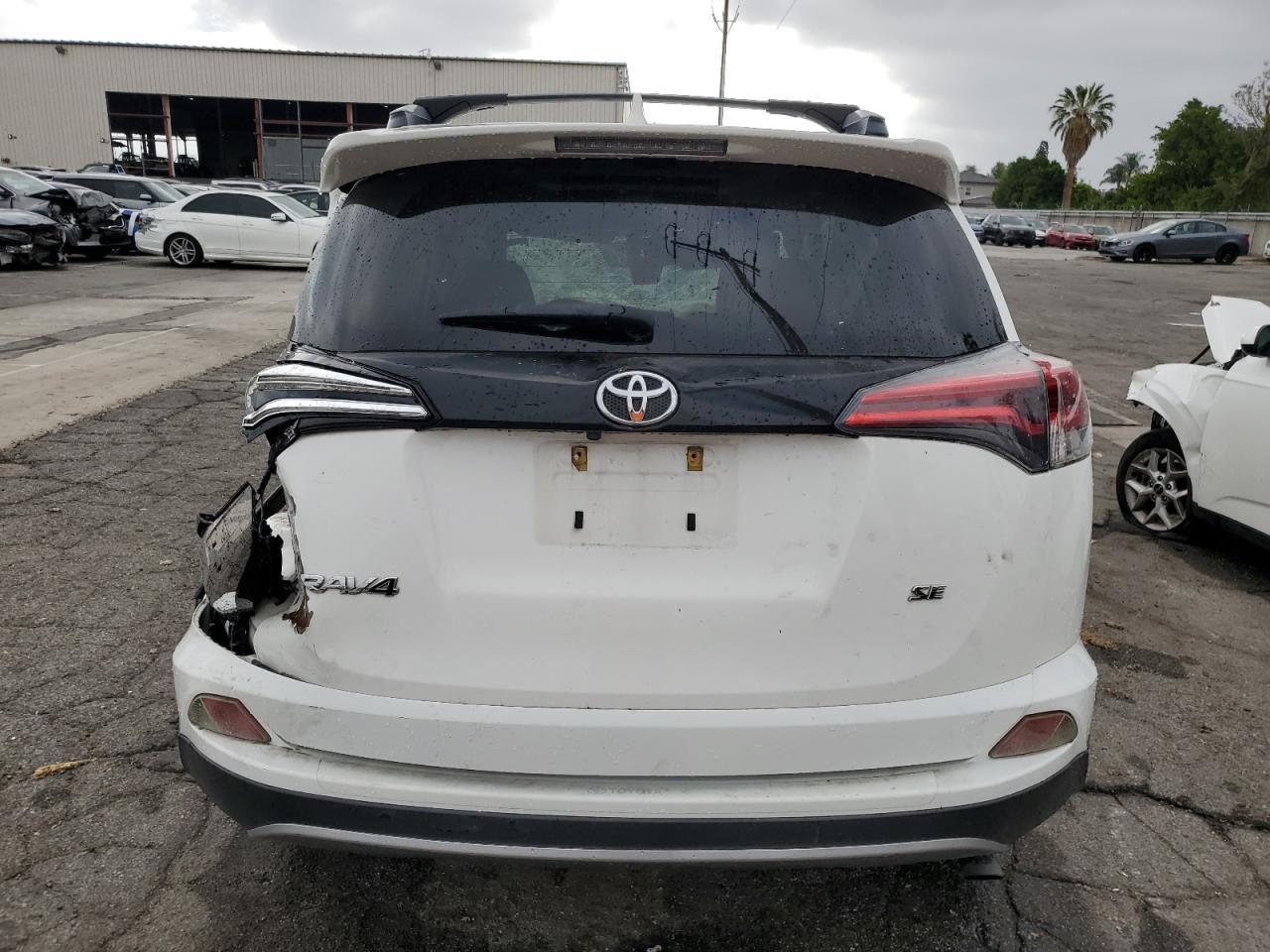 2018 Toyota Rav4 Se - Image 6