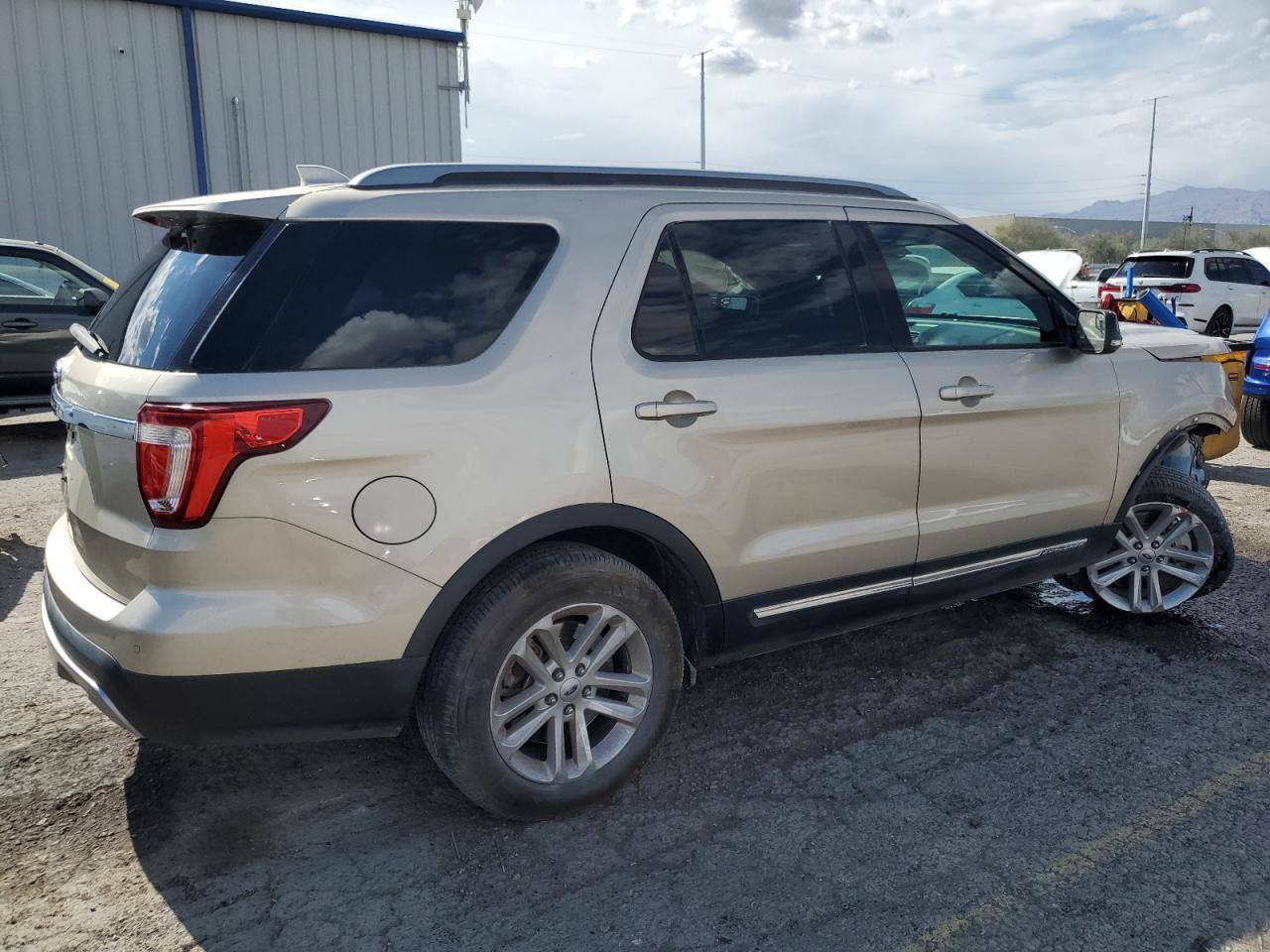 2017 Ford Explorer Xlt - Image 3