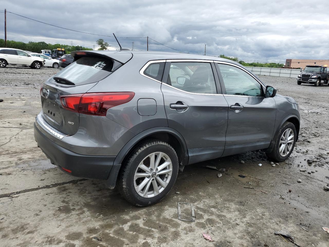 2022 Nissan Rogue Sport S - Фото 3