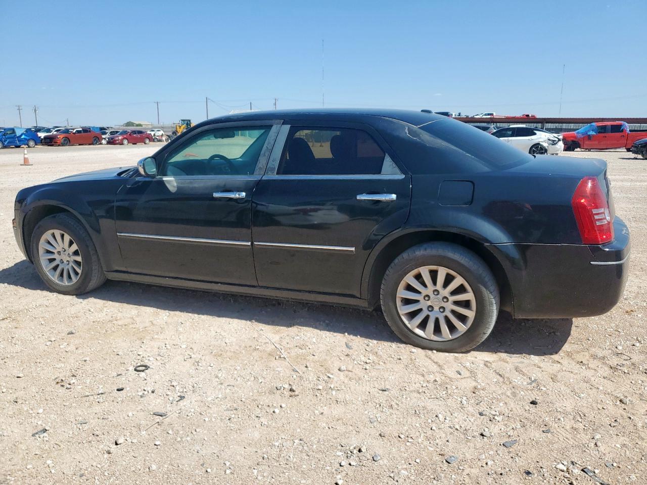 2010 Chrysler 300 Touring - Image 2