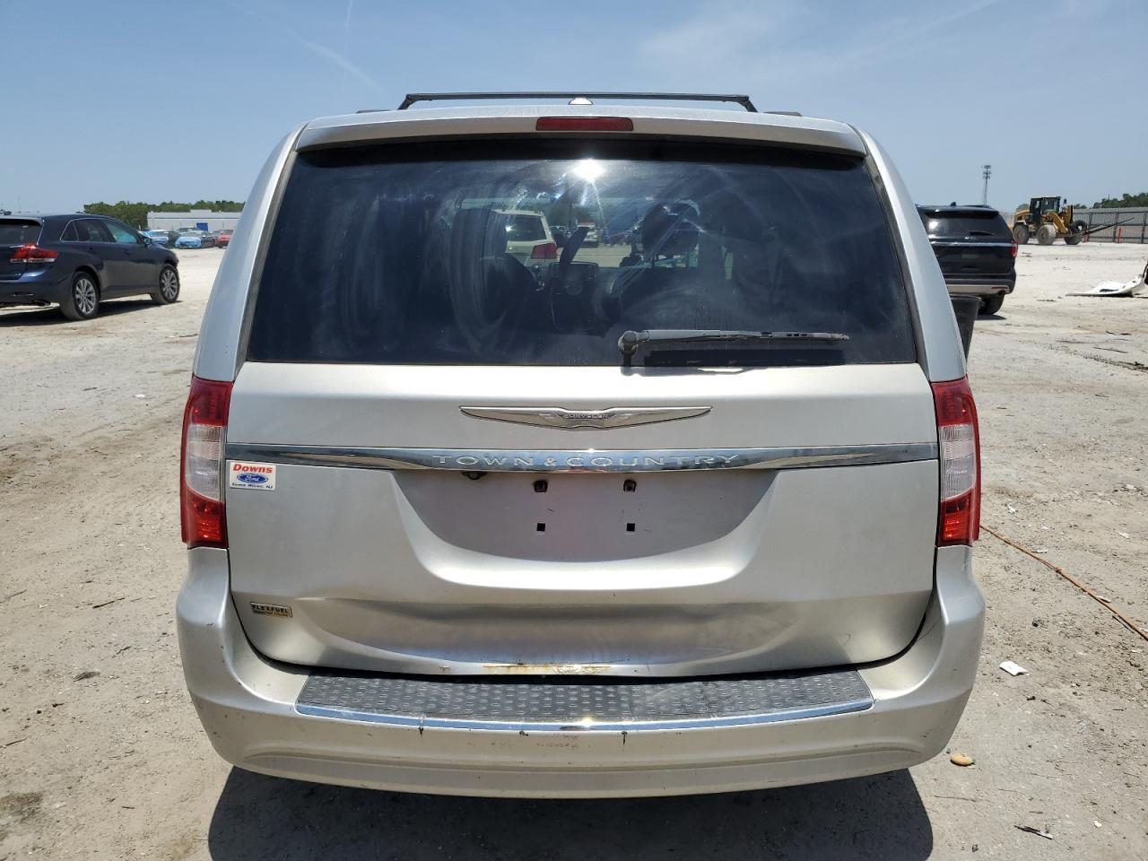 2012 Chrysler Town & Country Touring - Фото 6