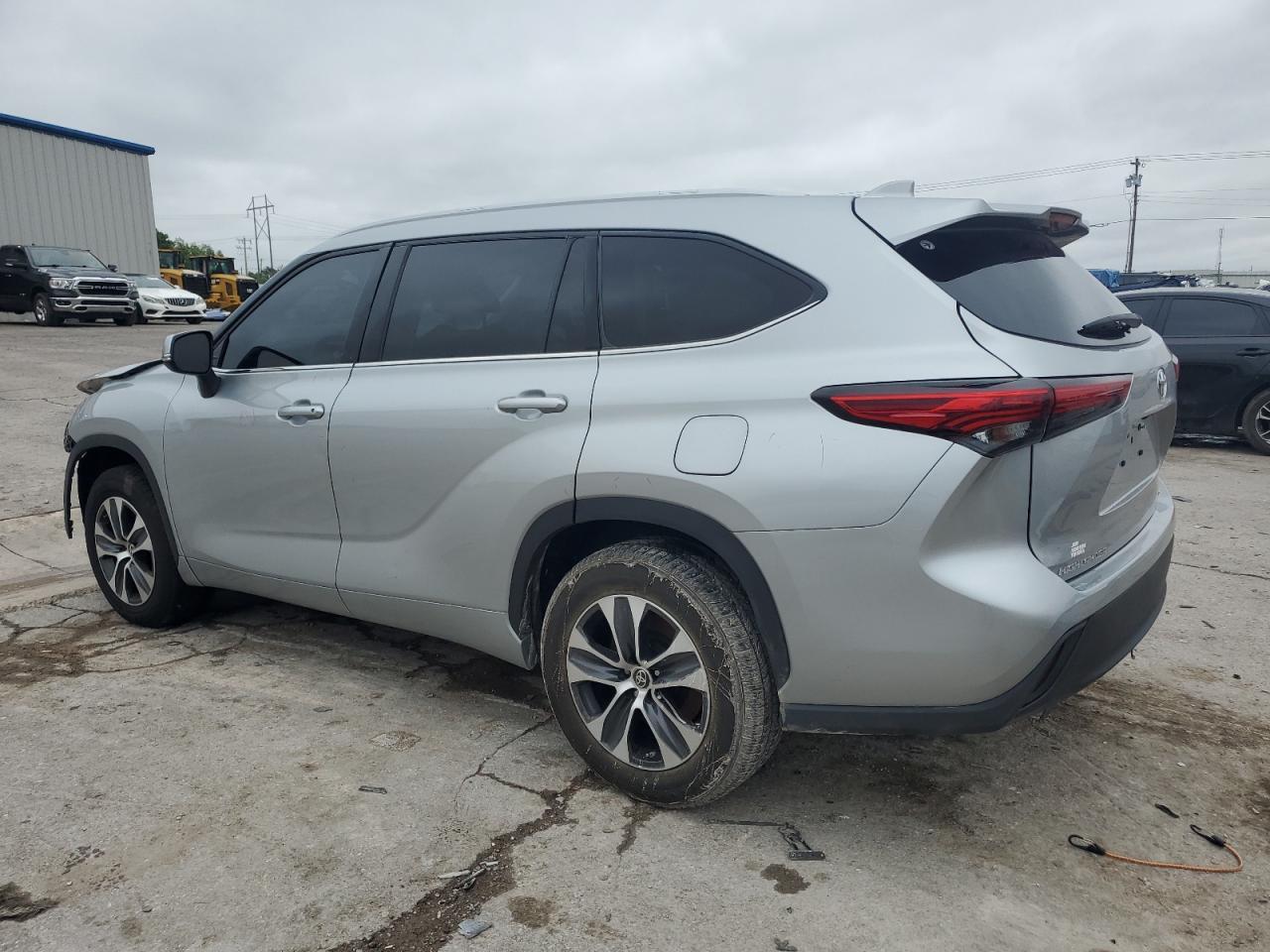 2022 Toyota Highlander Xle - Фото 2