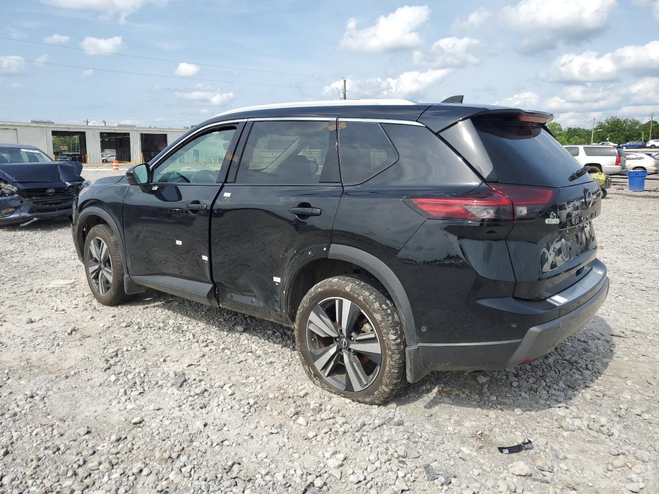 2024 Nissan Rogue Sl - Image 2