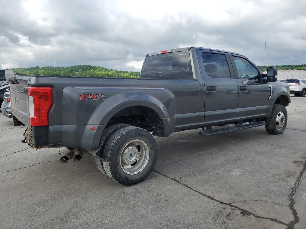 2017 Ford F350 Super Duty - Фото 3