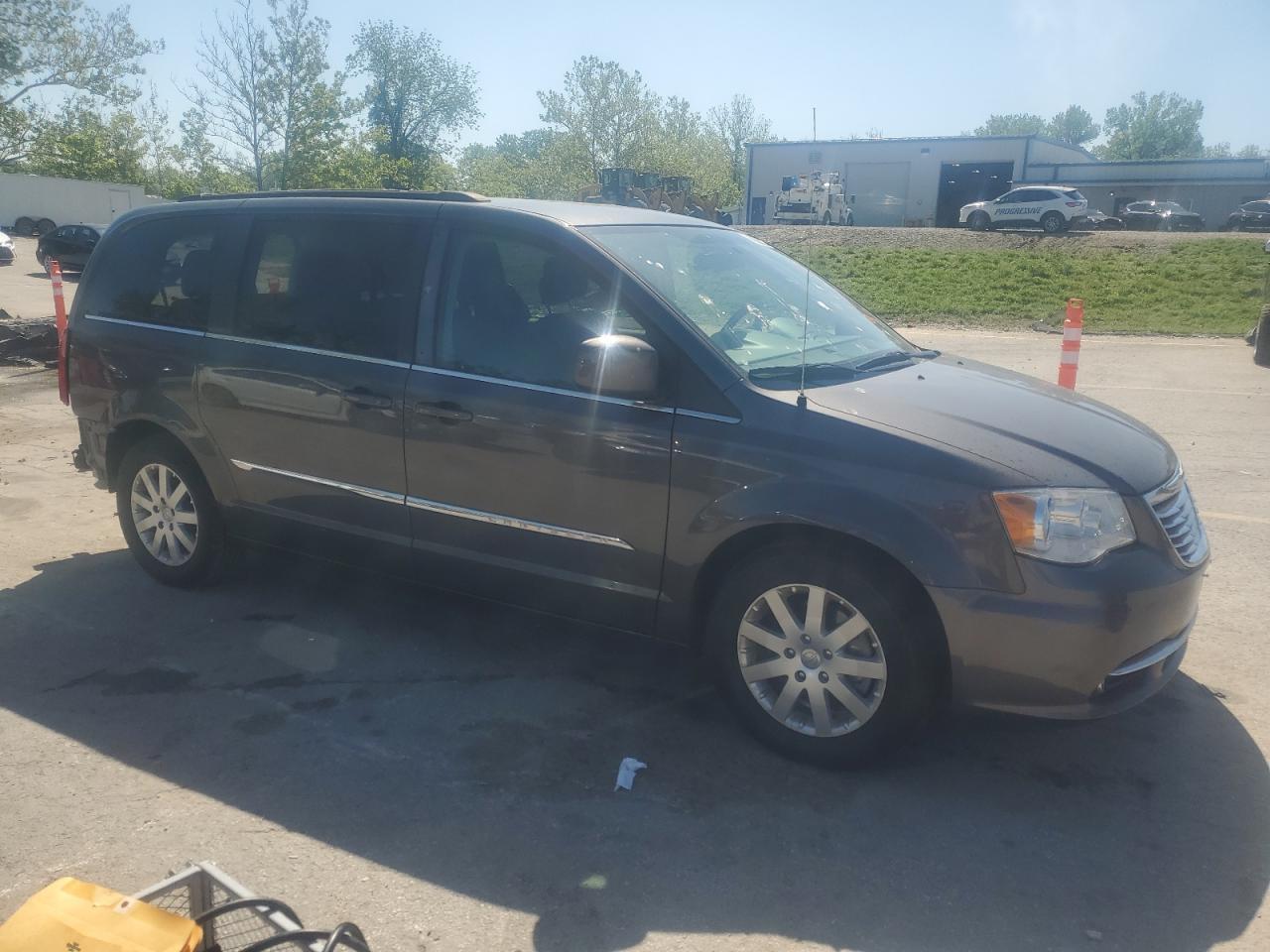2015 Chrysler Town & Country Touring - Фото 4