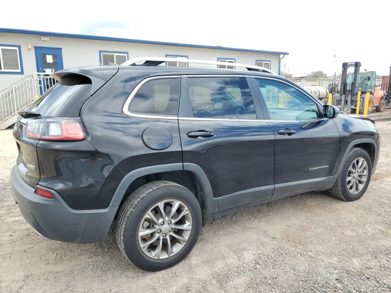 2019 Jeep Cherokee Latitude Plus - Image 3