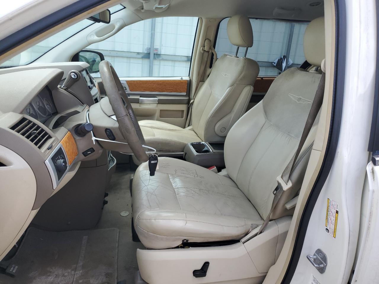 2010 Chrysler Town & Country Limited - Фото 7
