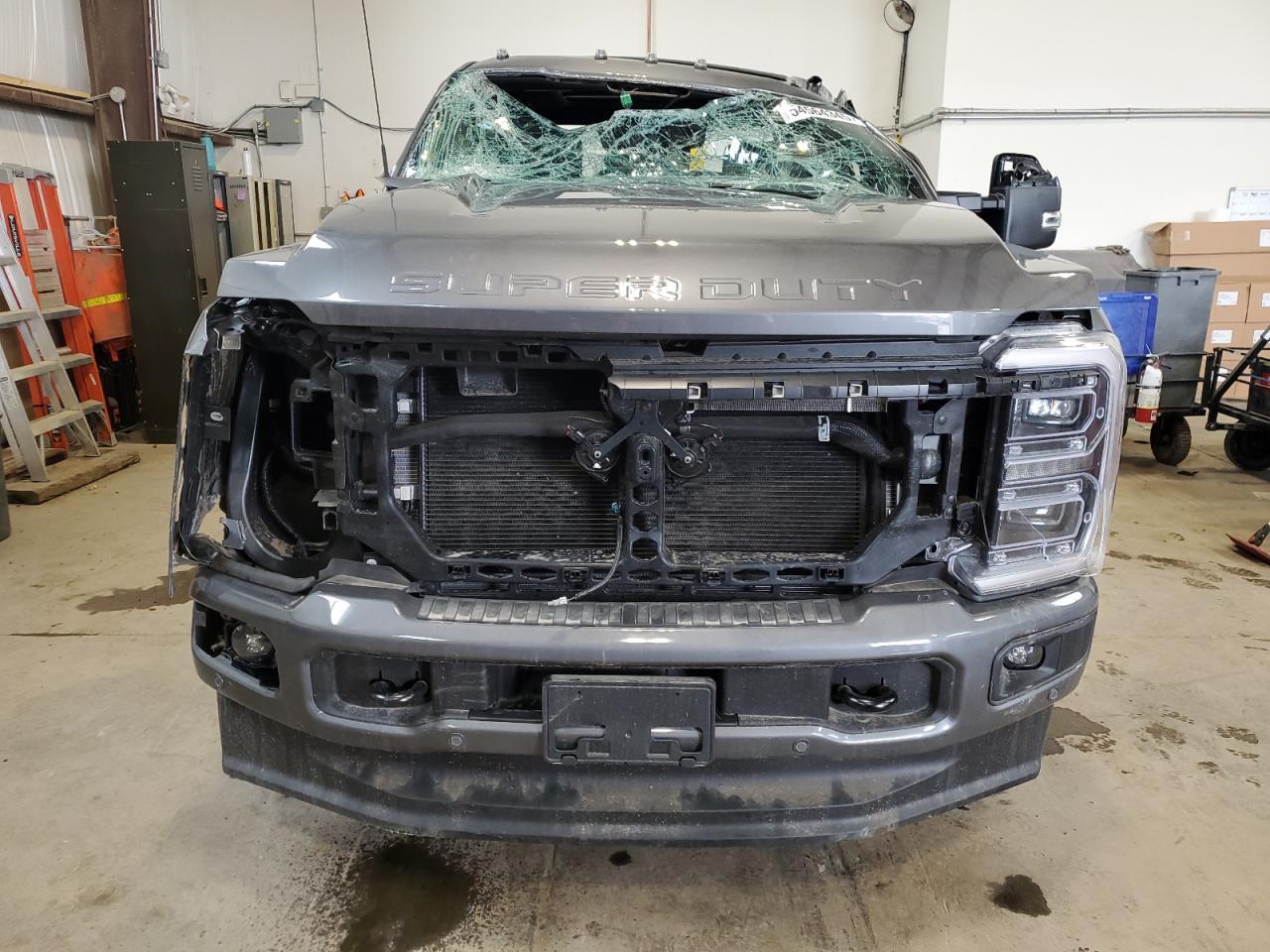 2025 Ford F350 Super Duty - Фото 5