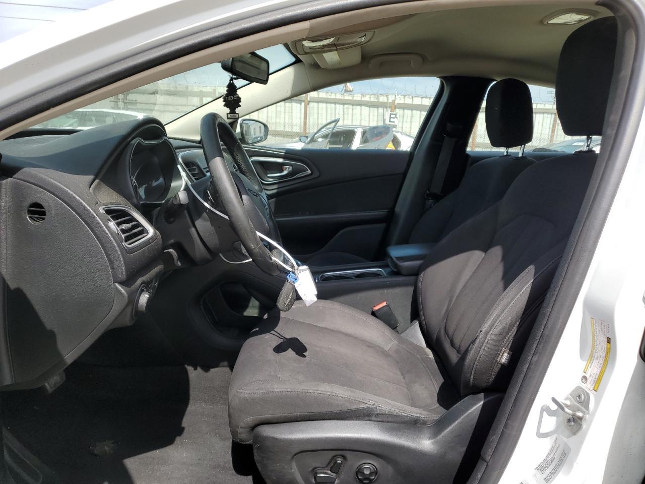 2015 Chrysler 200 Limited - Фото 7