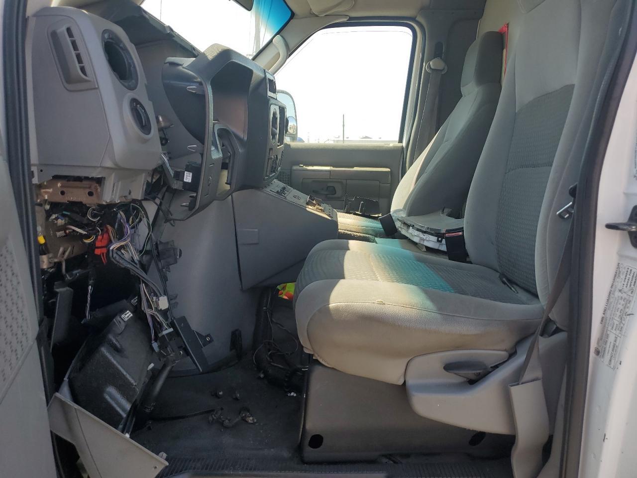 2010 Ford Econoline E350 Super Duty Van - Фото 7