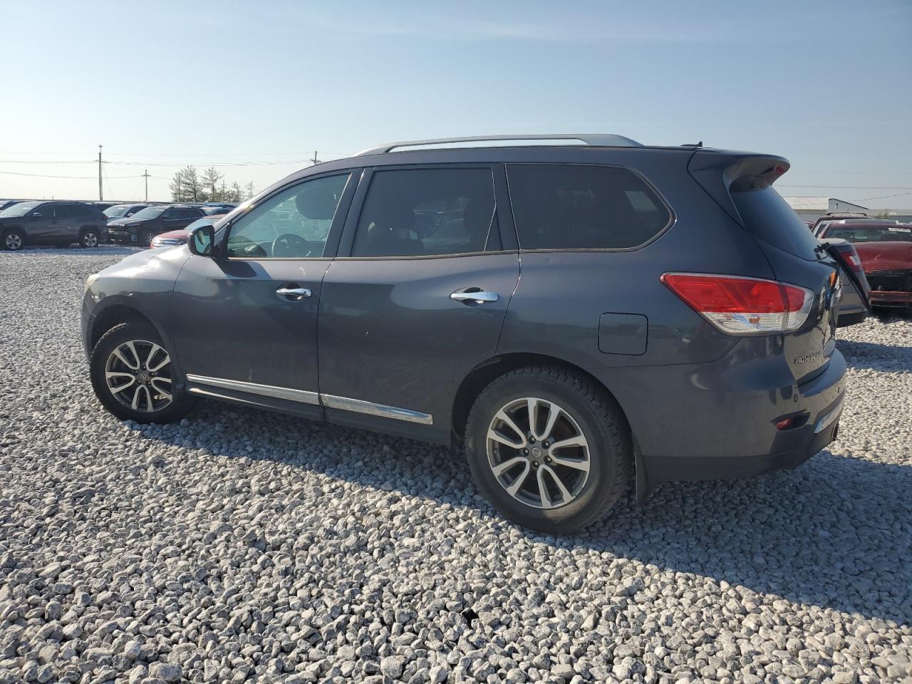 2013 Nissan Pathfinder S - Фото 2