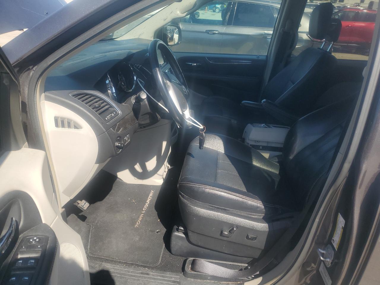 2015 Chrysler Town & Country Touring - Фото 7
