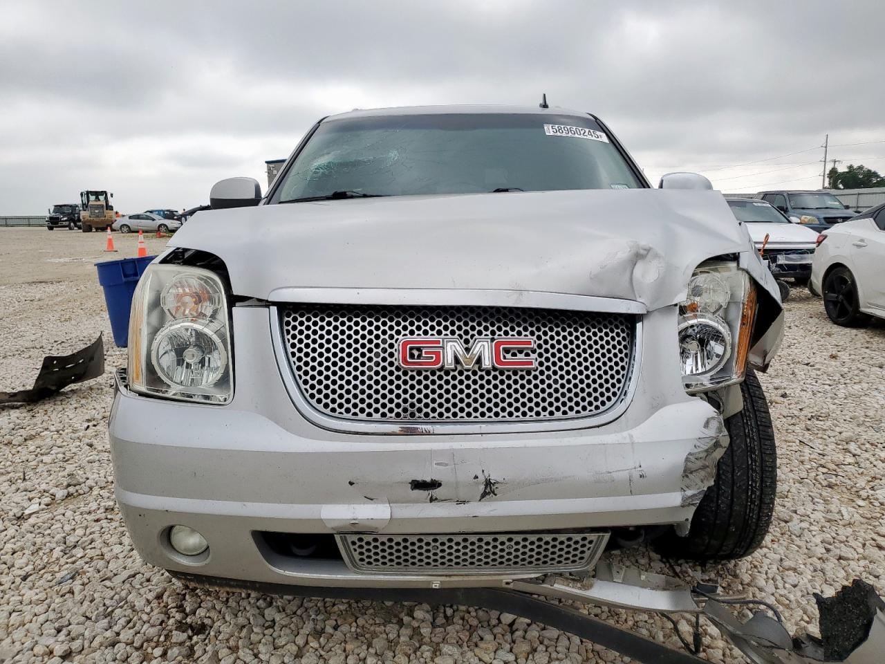 2010 GMC Yukon Xl Denali - Image 5