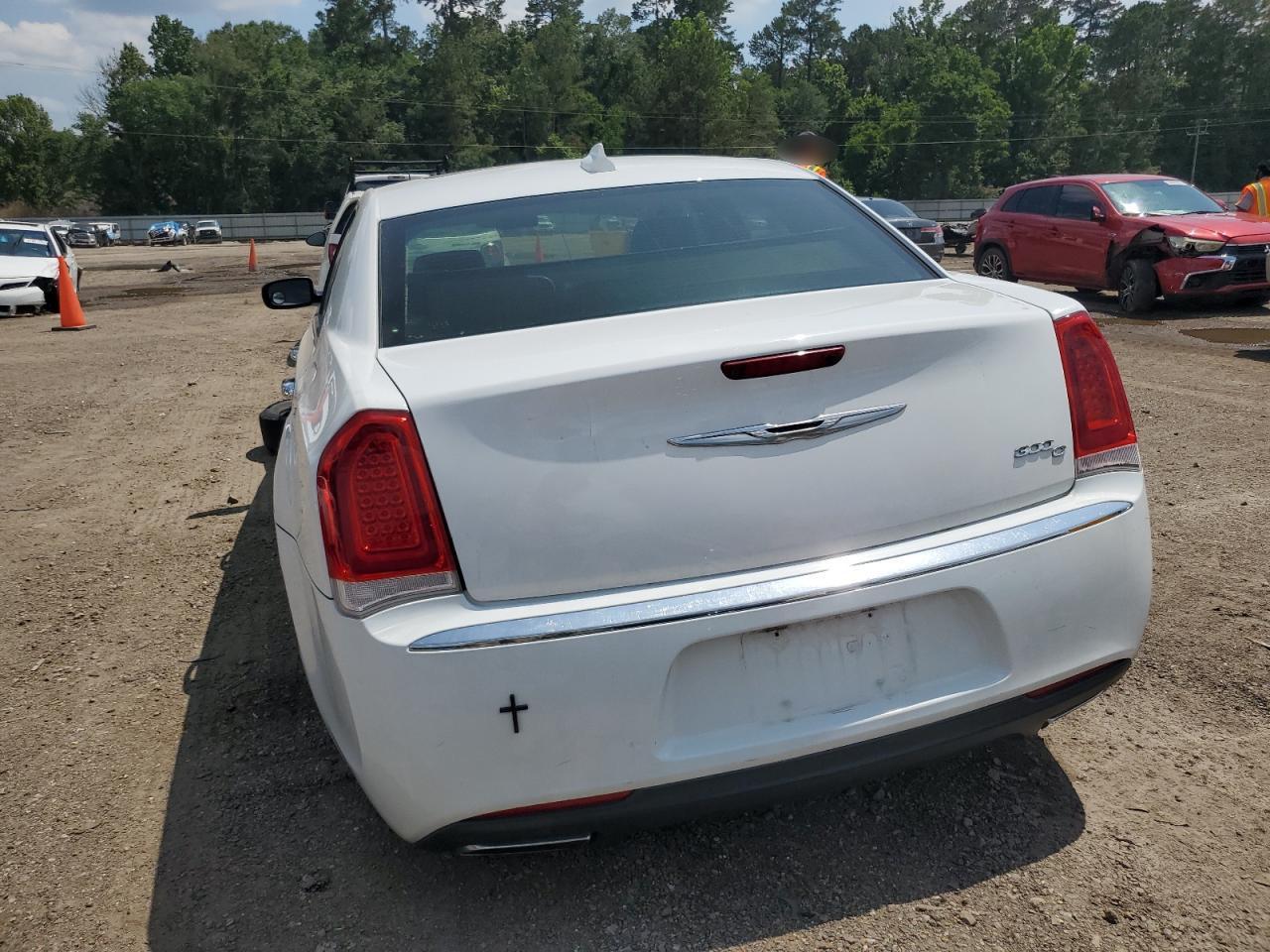 2016 Chrysler 300C - Image 6