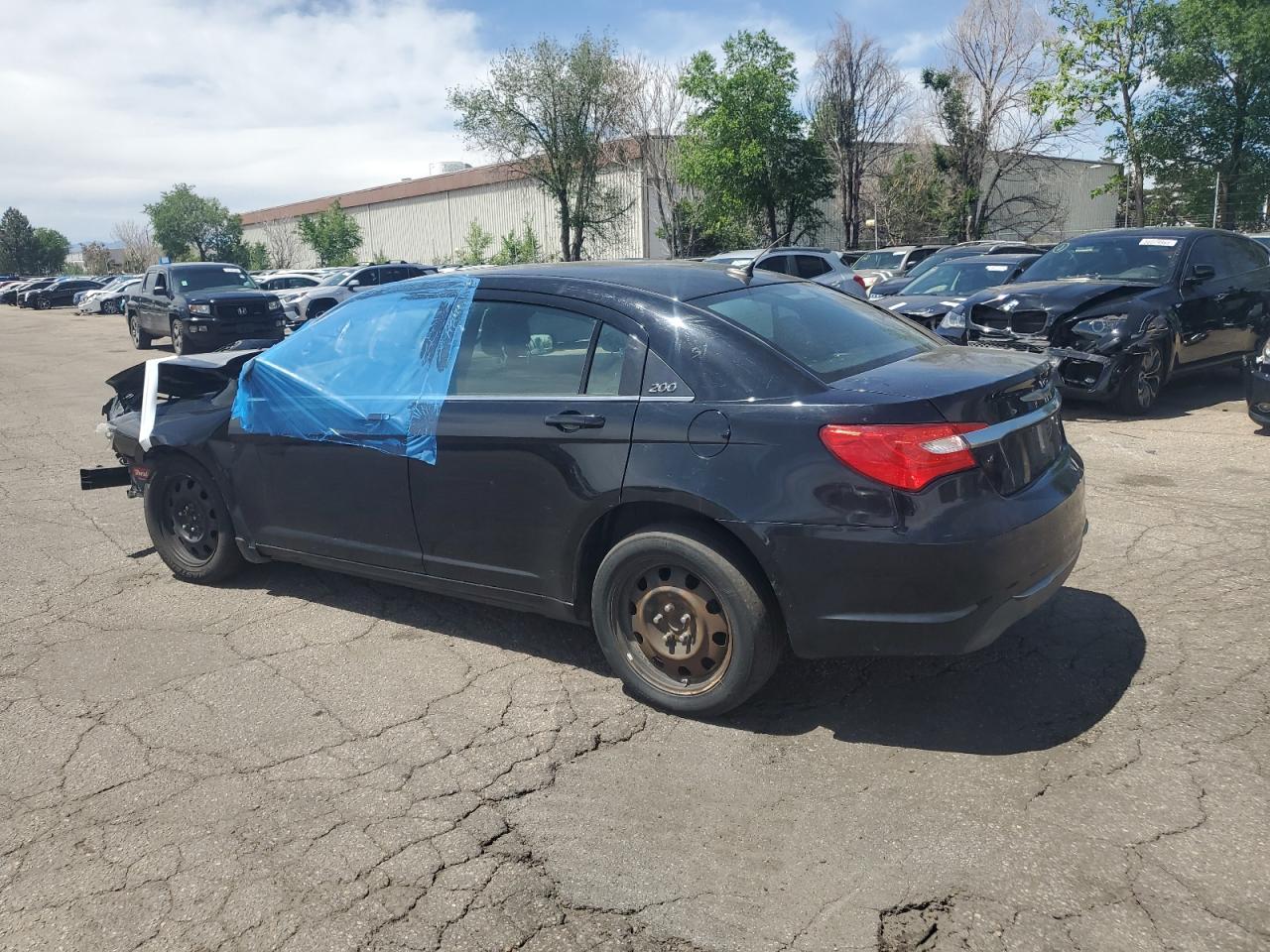 2014 Chrysler 200 Lx - Фото 2