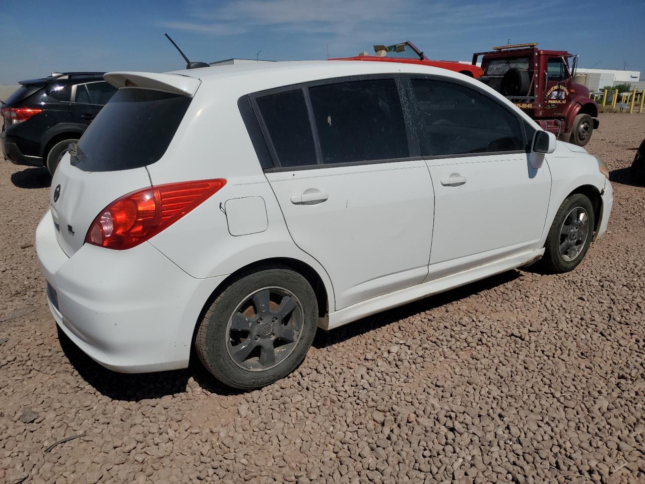 2011 Nissan Versa S - Фото 3