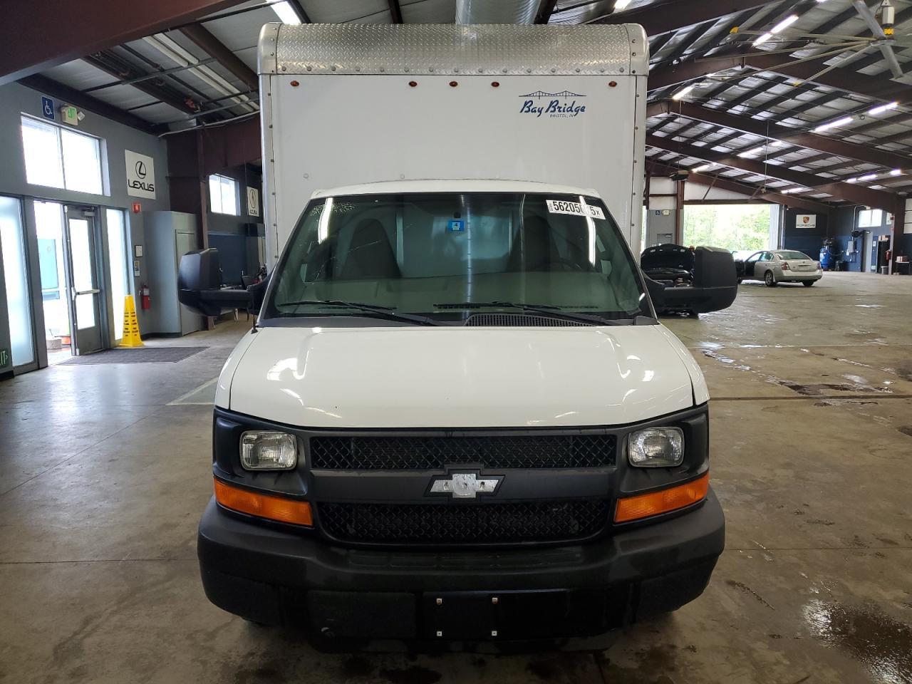 2016 Chevrolet Express G4500 - Image 5
