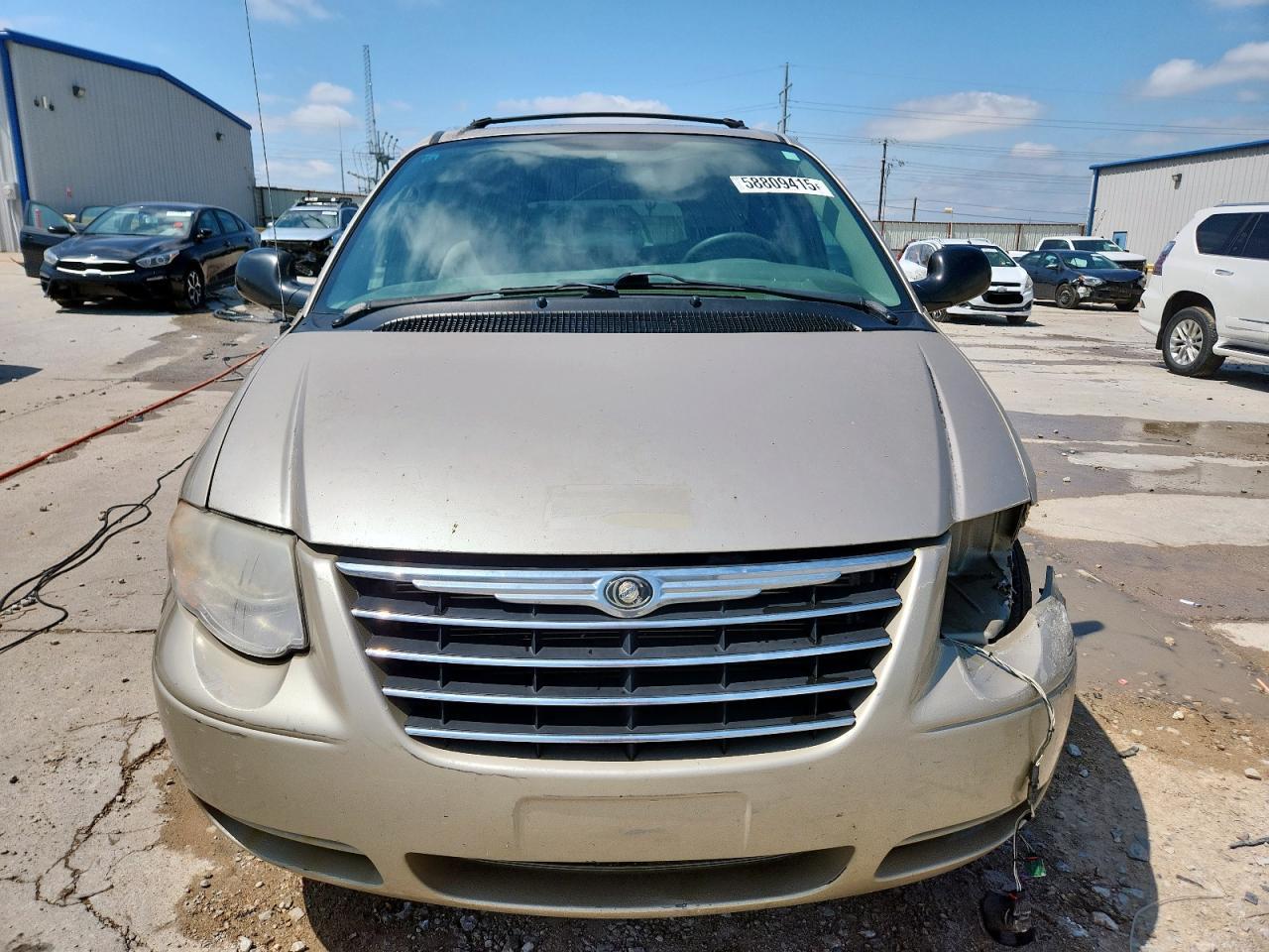 2007 Chrysler Town & Country Touring - Image 5