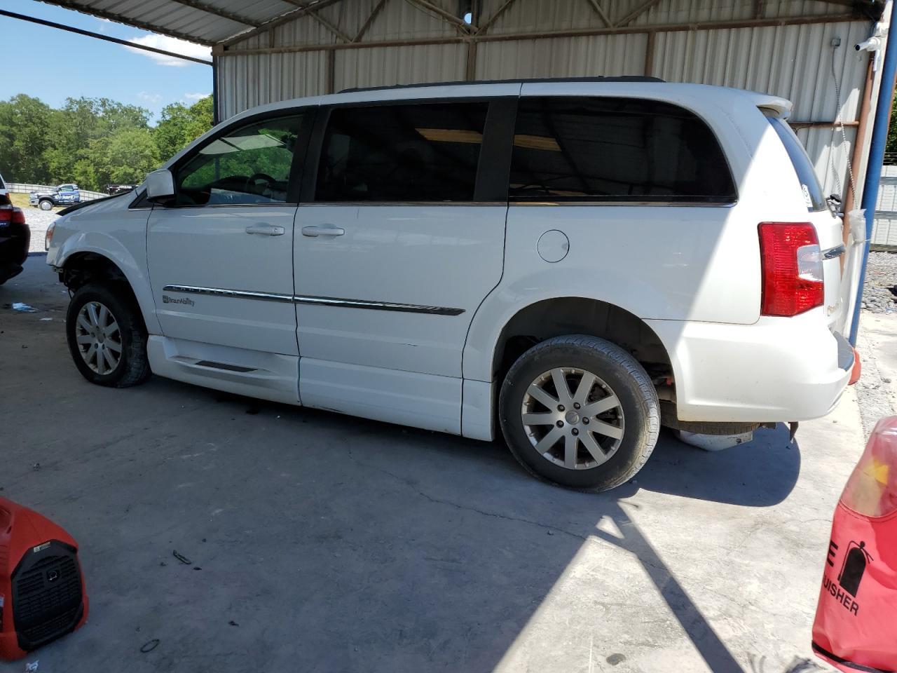 2015 Chrysler Town & Country Touring - Фото 2