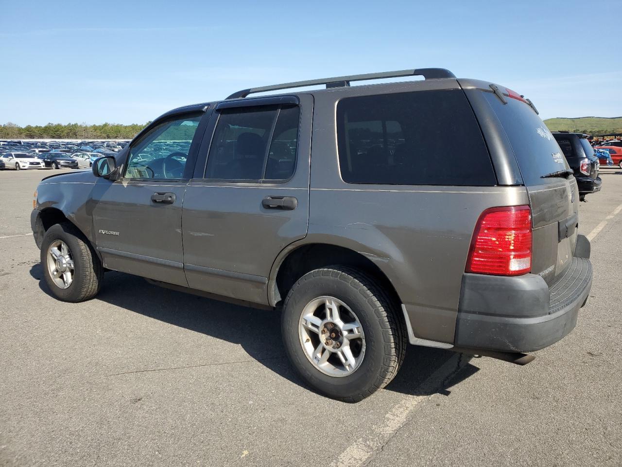 2004 Ford Explorer Xls - Image 2