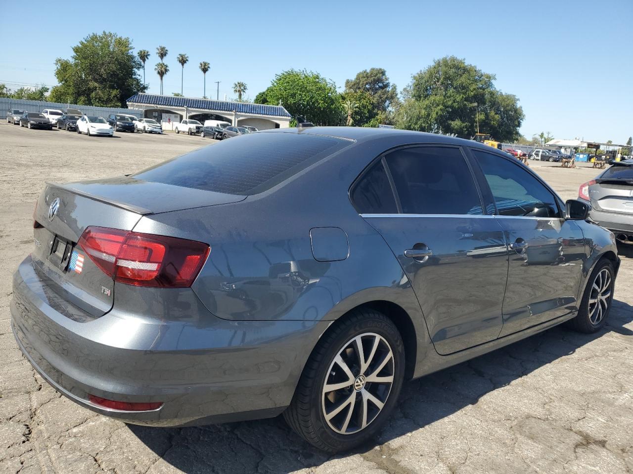 2017 Volkswagen Jetta Se - Image 3