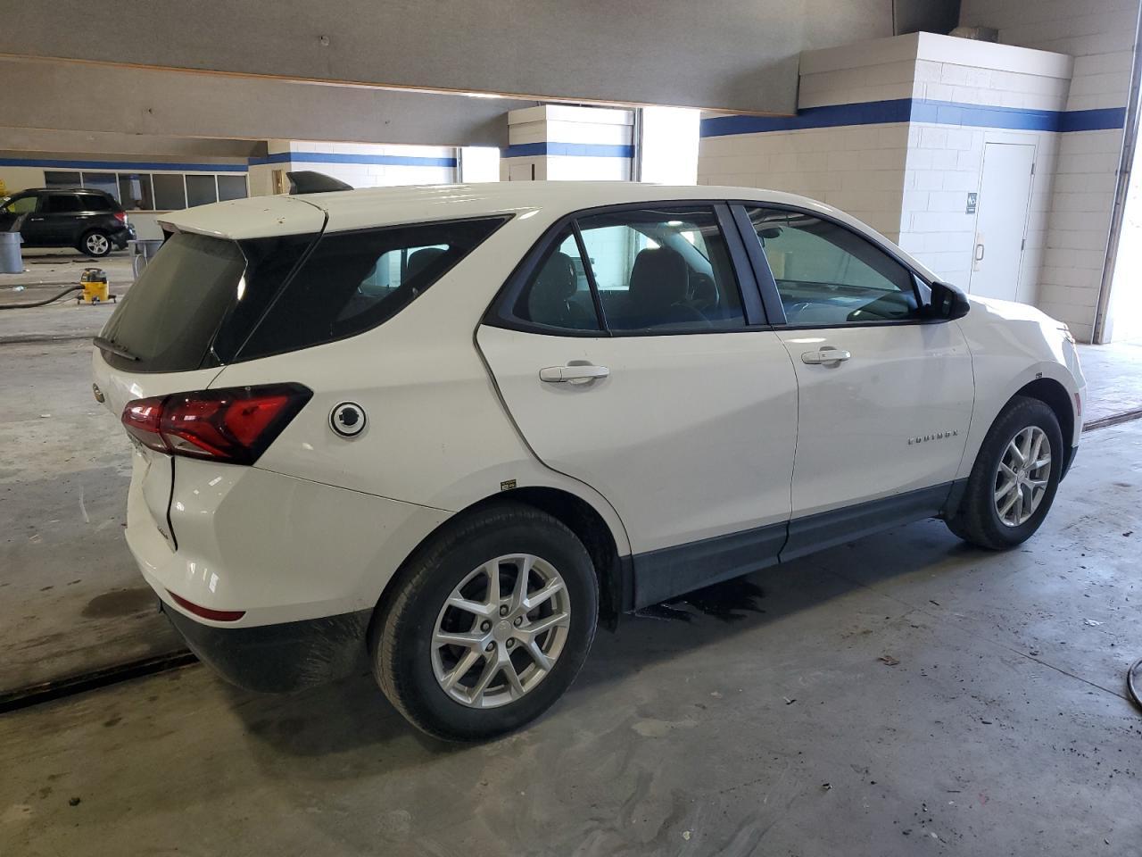 2023 Chevrolet Equinox Ls - Image 3