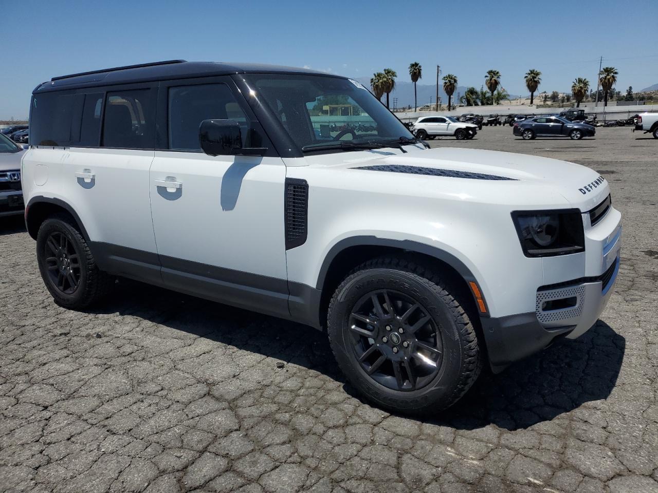 2025 Land Rover Defender 110 S - Фото 4