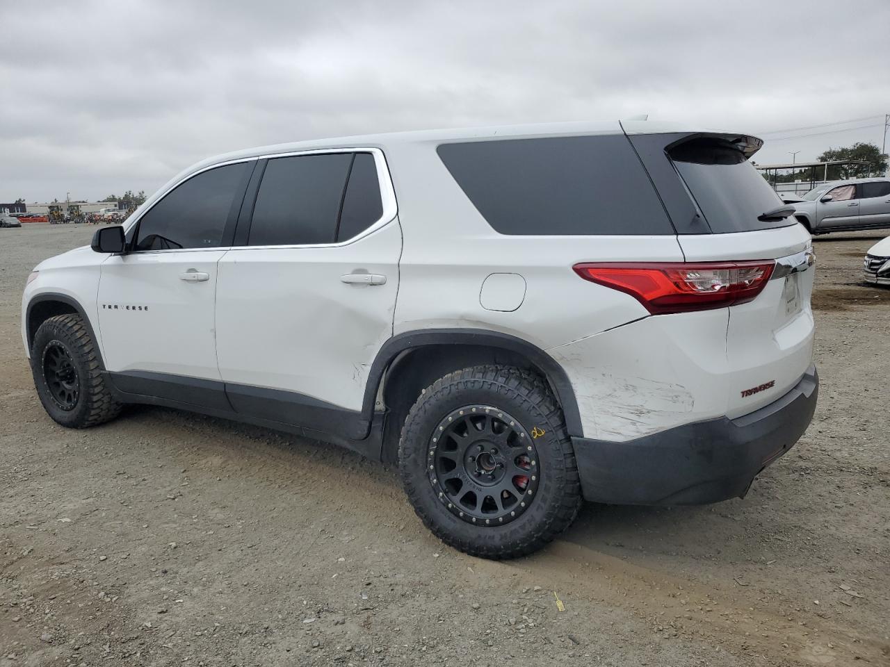 2020 Chev Traverse Ls - Фото 2