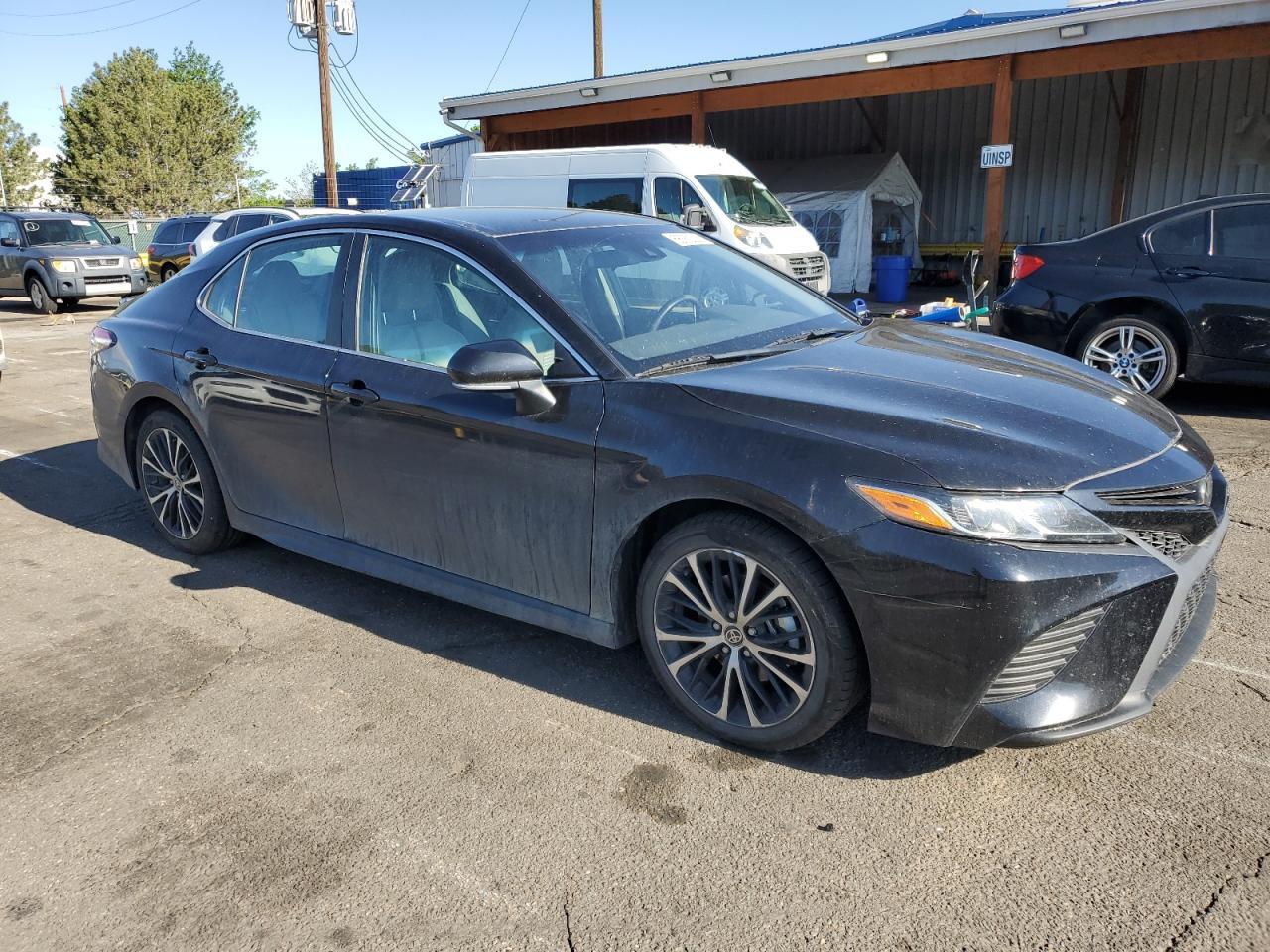 2020 Toyota Camry Se - Фото 4