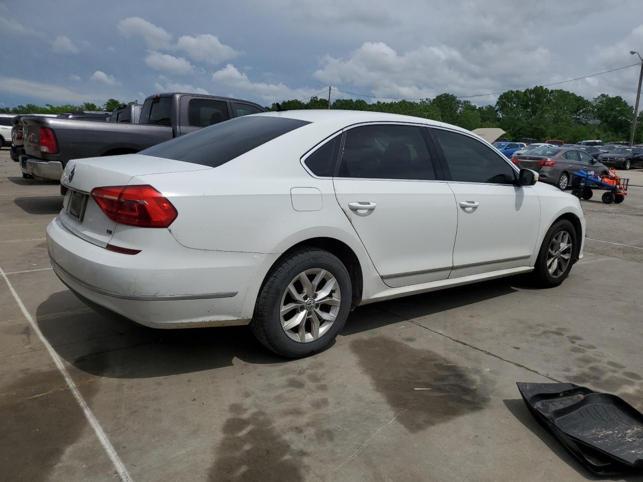 2016 Volkswagen Passat S - Image 3