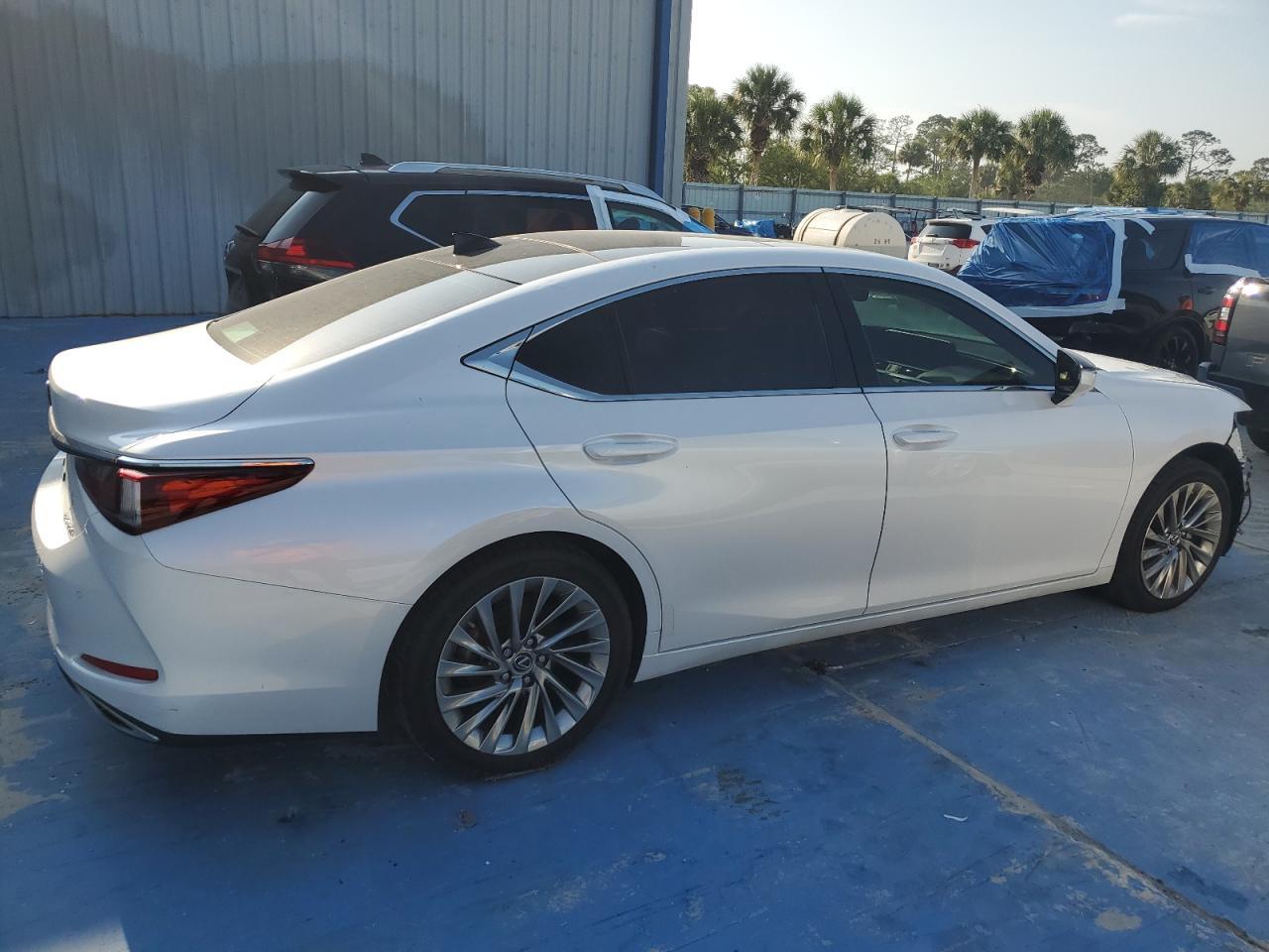 2019 Lexus Es 350 - Image 3