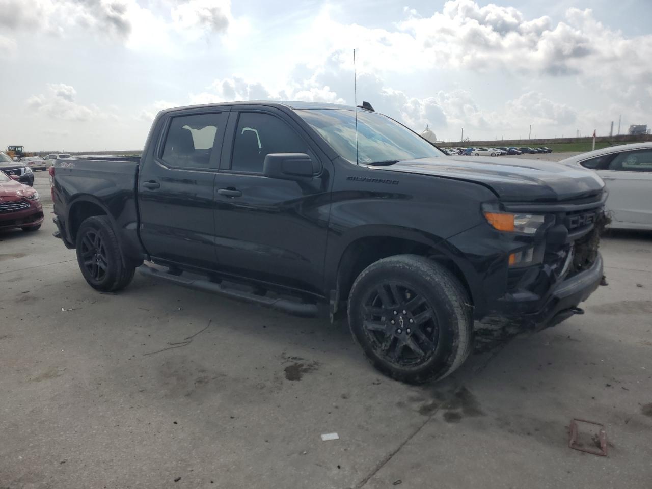 2022 Chevrolet Silverado K1500 Custom - Фото 4