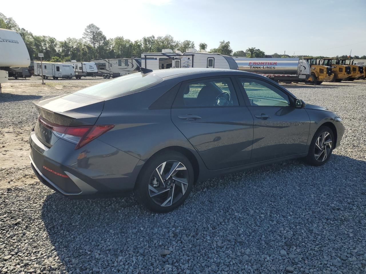 2025 Hyundai Elantra Sel Sport - Image 3