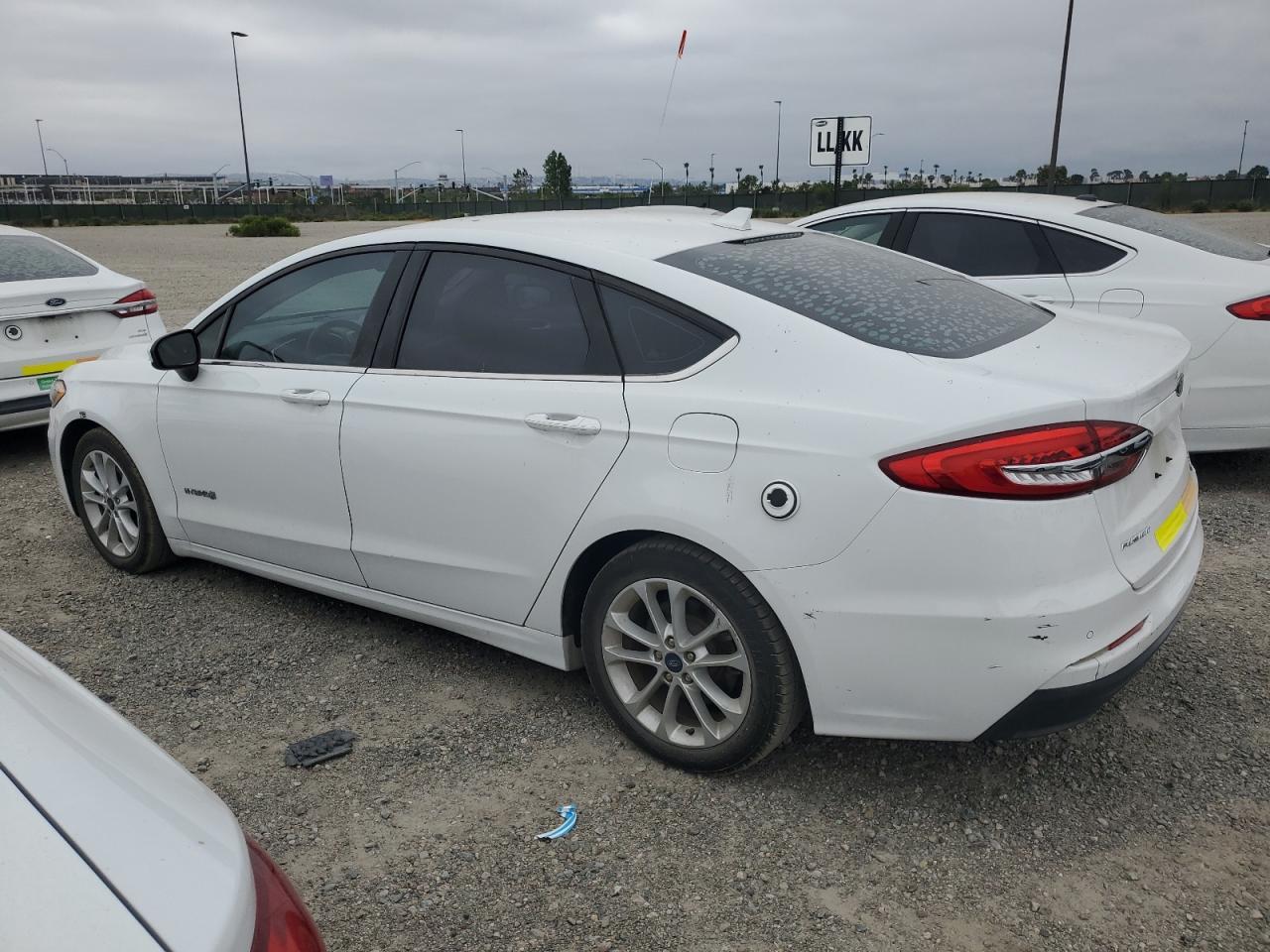 2019 Ford Fusion Se - Image 2