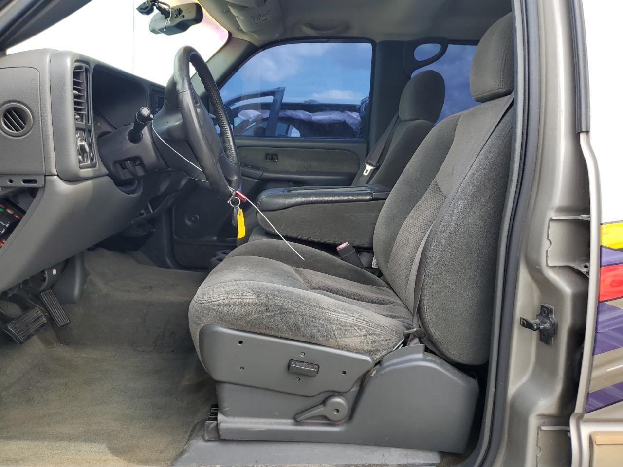 2003 Chevrolet Silverado C1500 Heavy Duty - Image 7