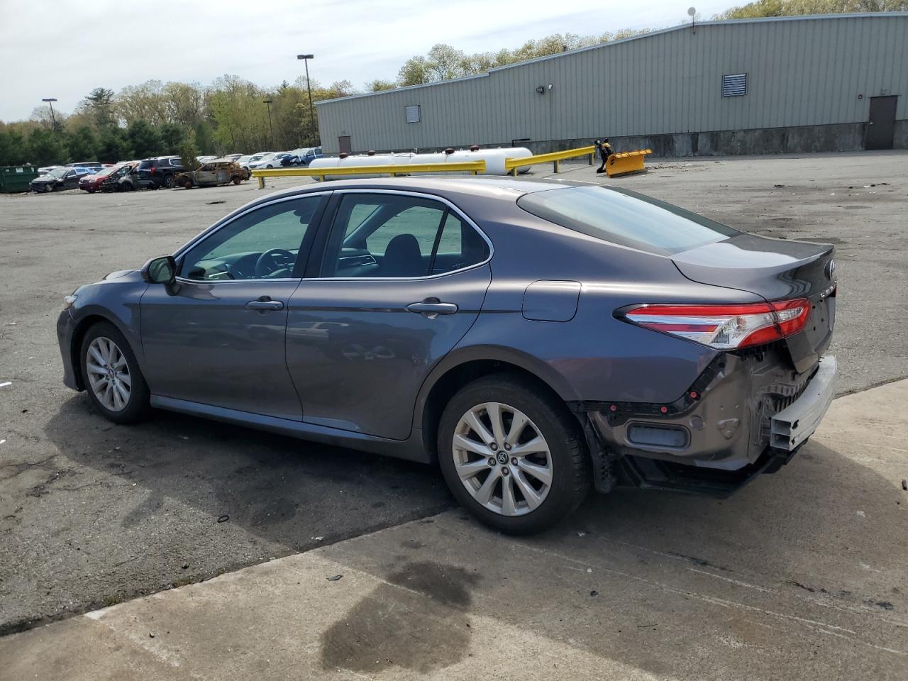 2018 Toyota Camry L - Фото 2