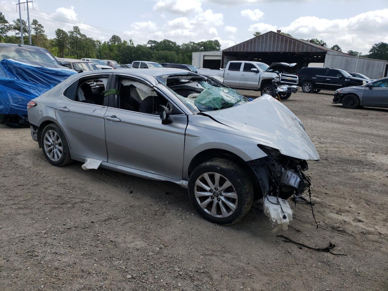 2020 Toyota Camry Le - Фото 4